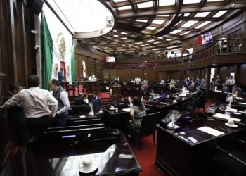 Migrantes con estudios universitarios podrán ser integrados al sector productivo, define 76 Legislatura