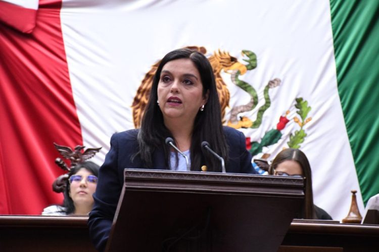 Propone Tere Herrera apoyar a cuidadores primarios en Michoacán