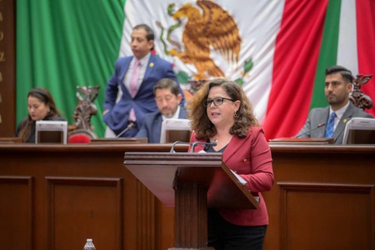 Melba Albavera impulsa iniciativa para reconocer los derechos menstruales en Michoacán