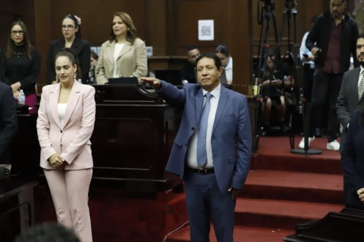 Designa 76 Legislatura a Daniel Rangel Piñón como director del IIEL