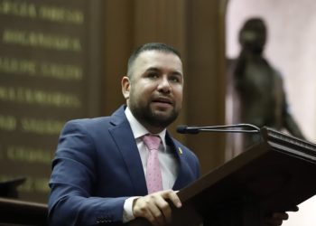 Propone Reyes Galindo iniciativa de reforma para proteger salud mental de magisterio michoacano