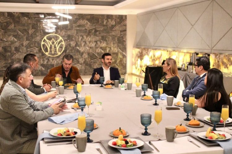 Yankel Benítez, hoteleros y empresarios afinan detalles de cara a celebración de Día de Muertos