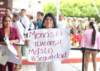 Vanhe Caratachea se levanta de sesión solemne en Apatzingán en protesta por la inseguridad en Michoacán