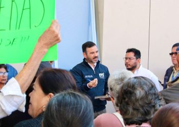 Yankel Benítez dialoga con vecinos de las Colonias Unidas del Sur