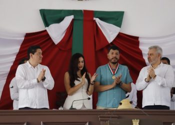 Otorga 76 Legislatura Presea “Constitución de 1814” a Felipe Orlando Aragón Andrade