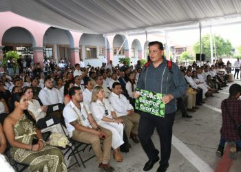 Diputados Priistas revientan la sesión del Congreso del Estado de Michoacán