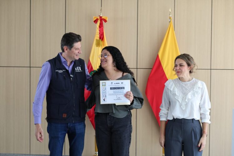 Reconoce Alfonso Martínez a voluntarios de la Feria Internacional del Libro y la Lectura de Morelia