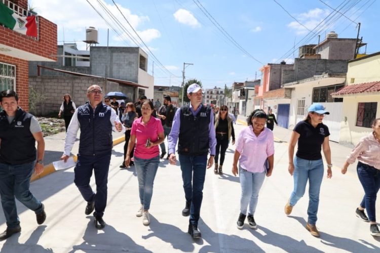 Al Norte de Morelia, supervisa Alfonso Martínez obras de pavimentación
