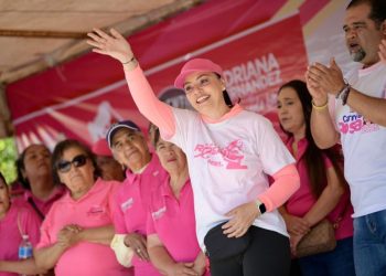 Adriana Hernández cierra actividades del Mes Rosa en Puruándiro