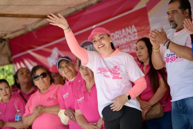 Adriana Hernández cierra actividades del Mes Rosa en Puruándiro