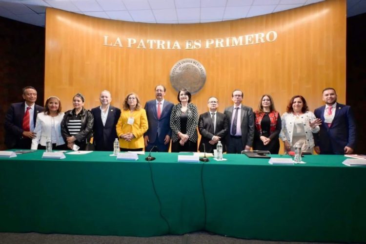 Urgente redignificar salarios de médicas y médicos residentes: Reyes Galindo