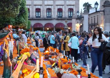 Gran afluencia turística en Morelia, previo a la celebración de Día de Muertos