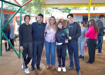 La presidenta Dayana Pérez Mendoza impulsa mejores condiciones para la educación en Ixtaro