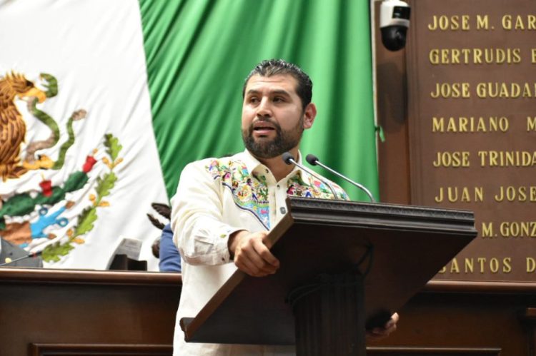 Octavio Ocampo presenta punto de acuerdo en defensa del maíz y los productores michoacanos