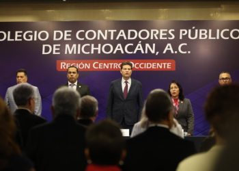 Invita Alfonso Martínez a la participación de profesionistas en la vida pública