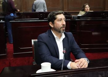 A propuesta de Abraham Espinoza, Congreso llama a reforzar la justicia económica y proteger los derechos del consumidor