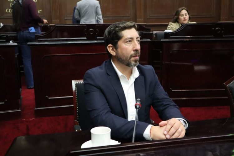 A propuesta de Abraham Espinoza, Congreso llama a reforzar la justicia económica y proteger los derechos del consumidor