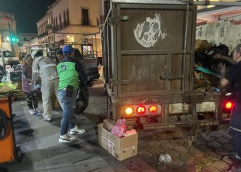Ayuntamiento de Morelia realiza operativo de limpieza en la Plaza Melchor Ocampo