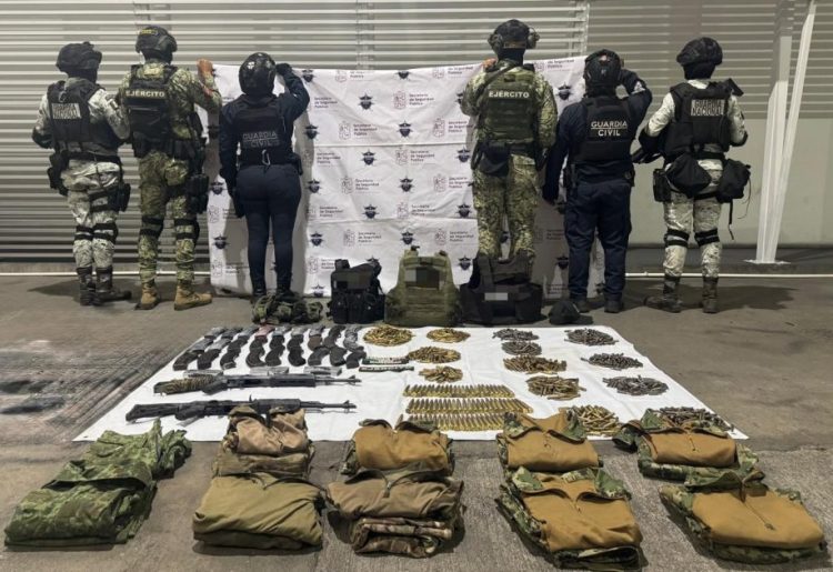 Aseguradas 3 camionetas robadas, 2 rifles y más de mil 600 municiones en Zinapécuaro