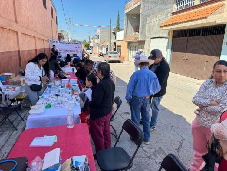 Lleva Belinda Iturbide servicios gratuitos a colonia Constituyentes