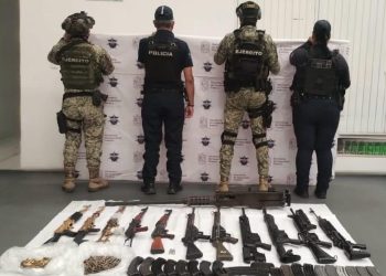 Fuerzas estatales y federales aseguran ametralladora y 11 fusiles en Huetamo