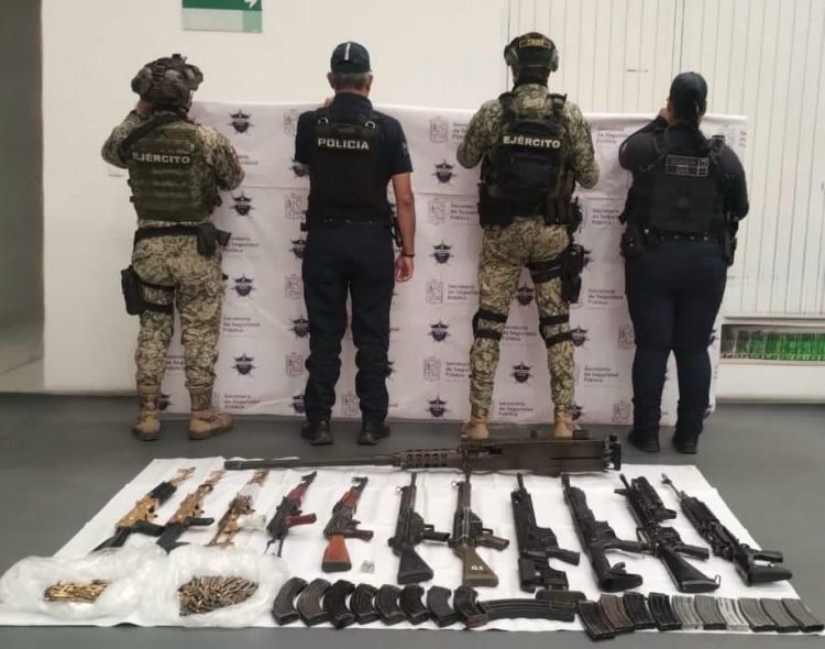 Fuerzas estatales y federales aseguran ametralladora y 11 fusiles en Huetamo