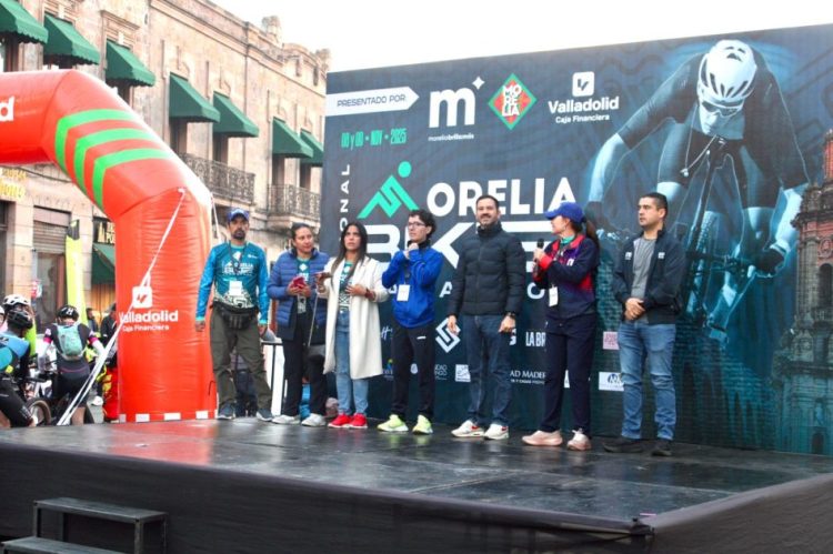 Yankel Benítez da banderazo al “Morelia Bike Marathon 2025”
