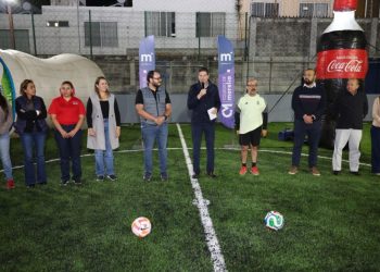 Alfonso Martínez reinaugura cancha de fútbol rápido del Colegio de Morelia