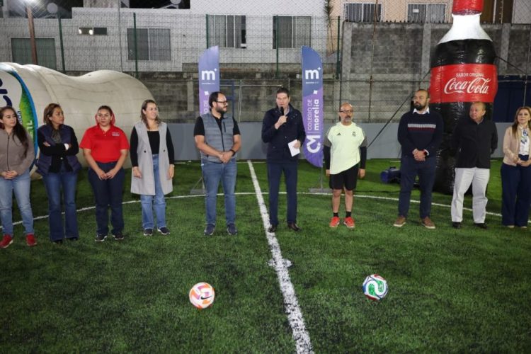 Alfonso Martínez reinaugura cancha de fútbol rápido del Colegio de Morelia