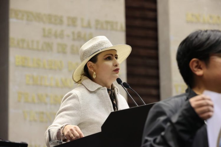 Toma la palabra la diputada Guadalupe Araceli Mendoza para referirse a lo acontecido en Uruapan, Michoacán