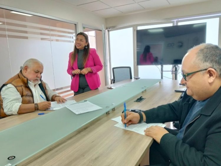 Listas las banderas rojinegras para ser desplegadas el próximo 18 de noviembre sobre las instalaciones de la UMSNH: SUEUM