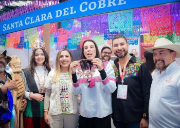 Dayana Pérez Mendoza impulsa la presencia de Santa Clara del Cobre en el Tianguis Nacional de Pueblos Mágicos