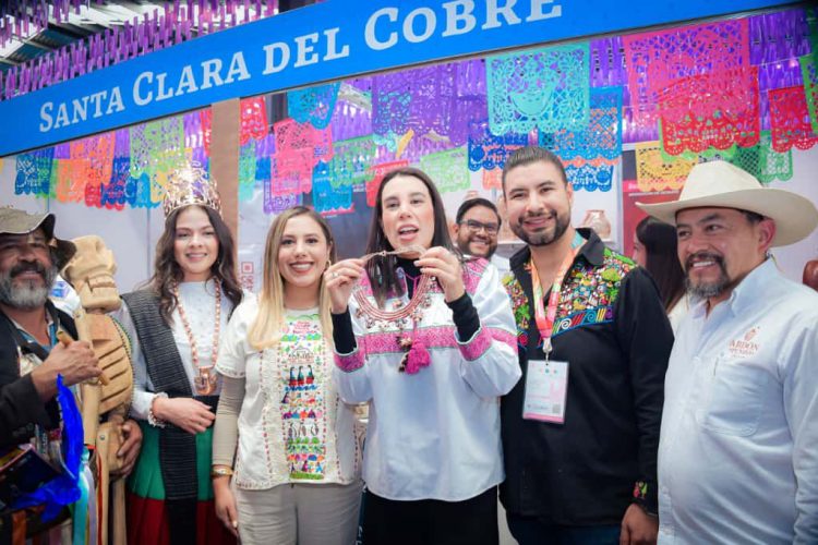 Dayana Pérez Mendoza impulsa la presencia de Santa Clara del Cobre en el Tianguis Nacional de Pueblos Mágicos