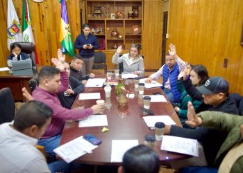 Aprueba Cabildo de Salvador Escalante acuerdo sobre autogobierno de Opopeo; Dayana Pérez reafirma compromiso con la legalidad