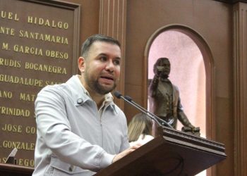 Plantea Reyes Galindo reforma para restringir circulación de camiones que transportan material peligroso