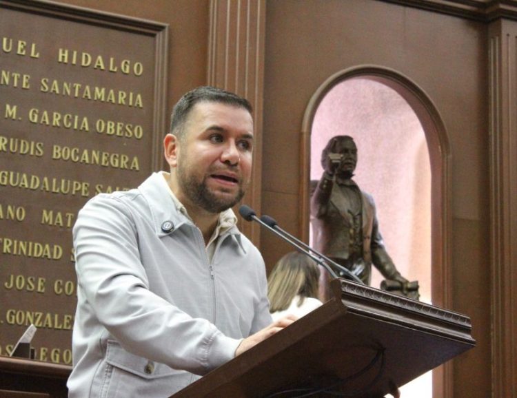 Plantea Reyes Galindo reforma para restringir circulación de camiones que transportan material peligroso