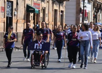 Familias disfrutan en orden y paz el Desfile del 20 de Noviembre en Morelia