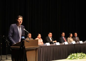 Alfonso Martínez llama a jóvenes a prepararse ante retos como la globalización y la IA