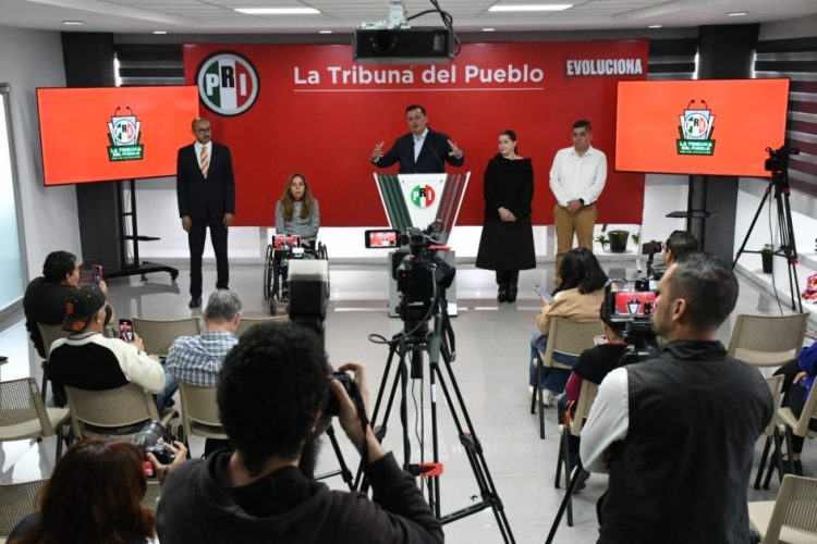 Leonel Godoy le hace daño a Morena y le hace daño a la política: Memo Valencia