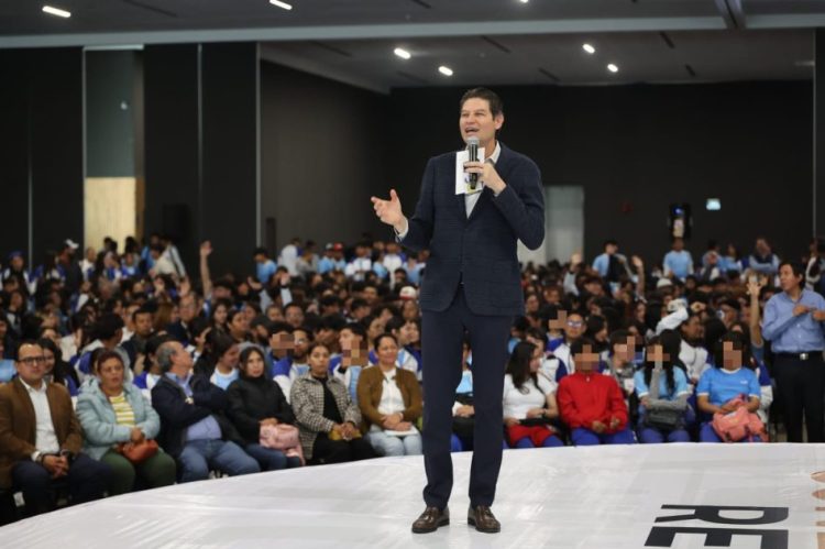 Alerta Alfonso Martínez a la niñez sobre riesgos en las redes sociales