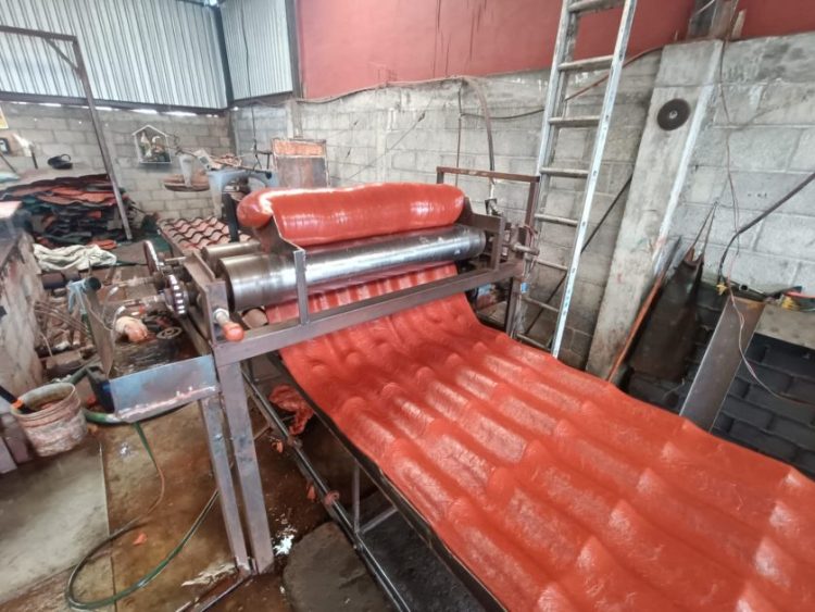 Clausuran empresa de tejas plásticas en Charo por incumplir normas ambientales