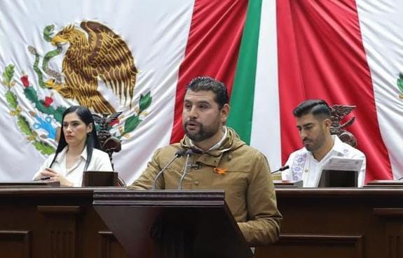 Octavio Ocampo impulsa reforma a la Ley de Educación para regular en Michoacán el uso de Inteligencia Artificial