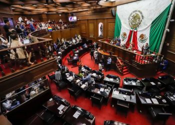 Prohíbe 76 Legislatura que prestadores de servicios públicos de transporte, trasladen a menores que viajen solos