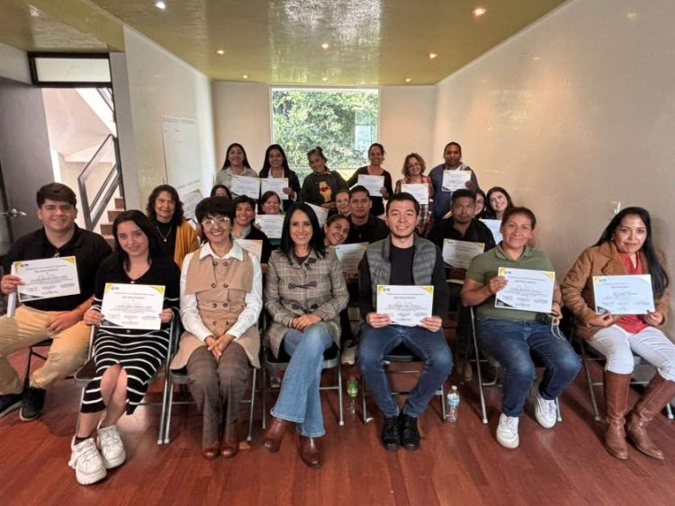 Lucila Martínez Manríquez impulsa nuevos liderazgos con taller de motivación para incursionar en la política