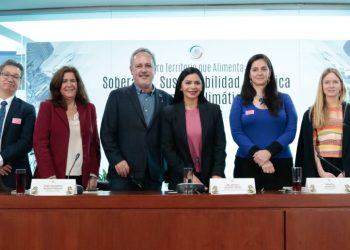 Dialogan senadores y expertos sobre sustentabilidad oceánica y cambio climático