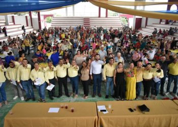 Octavio Ocampo toma protesta a nuevo comité y consolida presencia del PRD en la Costa–Sierra