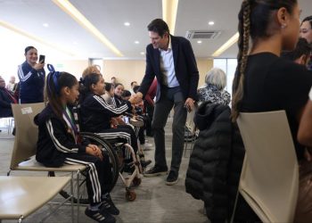 Alfonso Martínez, reconoce a deportistas morelianos