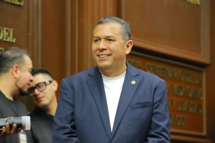 Logra Barragán avance histórico para la protección de los animales de compañía