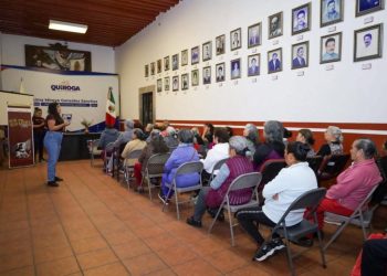 Brinda Gobierno de Quiroga bienestar de las adultas mayores con la conferencia “Envejecer con dignidad”