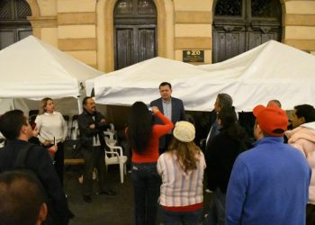 Memo Valencia exhibe la indolencia de las autoridades estatales al no atender a manifestantes en el Congreso del Estado